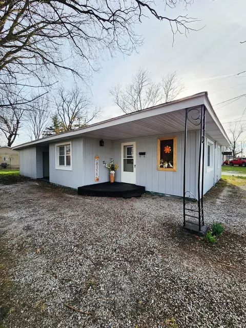 105 W 15th St, Winamac, IN 46996