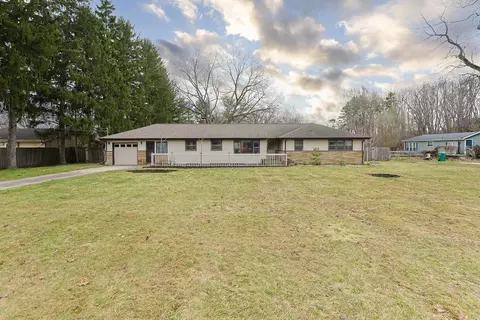 55136 Sundown Rd, South Bend, IN 46628