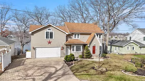 1080 Lane 210 Hamilton Lk, Hamilton, IN 46742