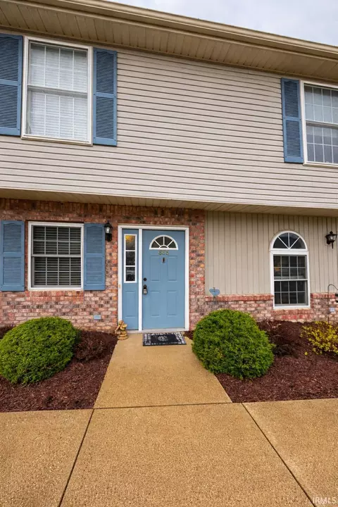 888 E Sherwood Hills Dr, Bloomington, IN 47401