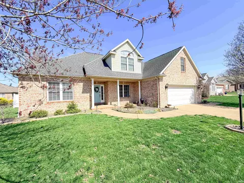 906 Saint Giles Ct, Evansville, IN 47725