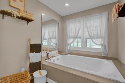 Bath - 525 Boone Ln, Mitchell, IN 47446 photo 2 of 5