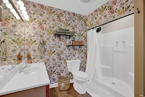 Bath - 525 Boone Ln, Mitchell, IN 47446 photo 1 of 5