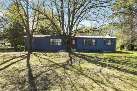 12514 Bonnie Ln, Middlebury, IN 46540
