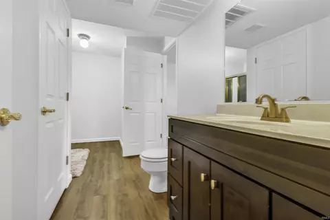 Bath - 3307 E Roy Schmalz Ct, Bloomington, IN 47401 photo 7 of 8