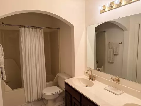 Bath - 3307 E Roy Schmalz Ct, Bloomington, IN 47401 photo 2 of 8