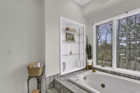 Bath - 3307 E Roy Schmalz Ct, Bloomington, IN 47401 photo 5 of 8