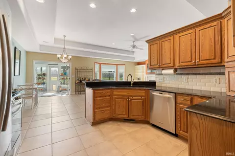 Kitchen - 1815 Bent Tree Ct, Auburn, IN 46706 photo 2 of 3