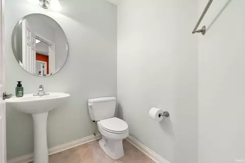 Bath - 1815 Bent Tree Ct, Auburn, IN 46706 photo 1 of 4