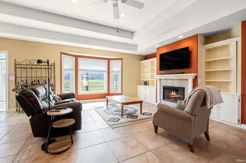 Living - 1815 Bent Tree Ct, Auburn, IN 46706 photo 1 of 2