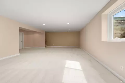 Living - 1815 Bent Tree Ct, Auburn, IN 46706 photo 2 of 2