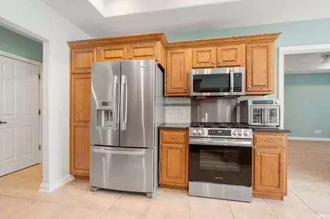 Kitchen - 1815 Bent Tree Ct, Auburn, IN 46706 photo 3 of 3