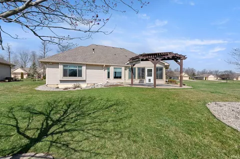 Exterior - 1815 Bent Tree Ct, Auburn, IN 46706 photo 3 of 4