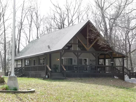 11087 S Trinity Ln, Pekin, IN 47165