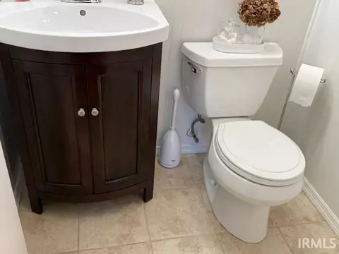 Bath - 3829 S Laurel Ct, Bloomington, IN 47401 photo 2 of 3