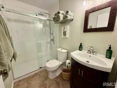 Bath - 3829 S Laurel Ct, Bloomington, IN 47401 photo 3 of 3