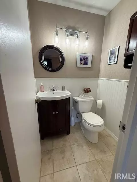 Bath - 3829 S Laurel Ct, Bloomington, IN 47401 photo 1 of 3