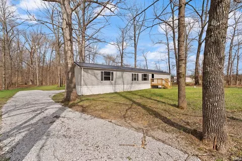 1260 E County Line Rd NE, Palmyra, IN 47164