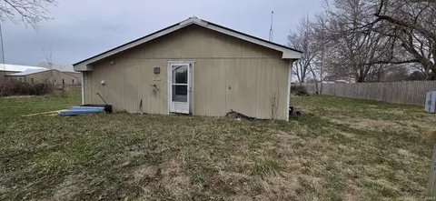 180 W Garfield St, Laketon, IN 46943