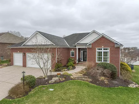 909 Uriel Ct, Evansville, IN 47725