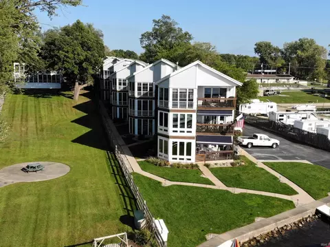 10035 N Turkey Creek Rd #203, Syracuse, IN 46567