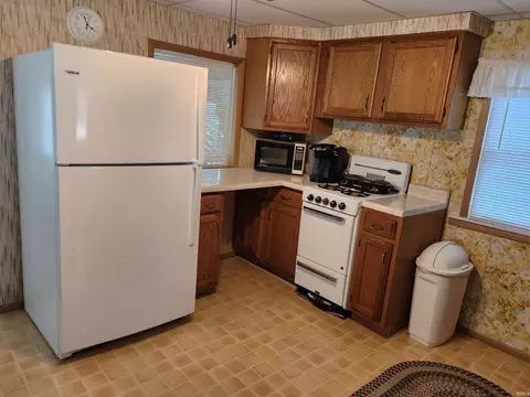 Kitchen - 407 E Cable Ln, Syracuse, IN 46567 photo 1 of 3