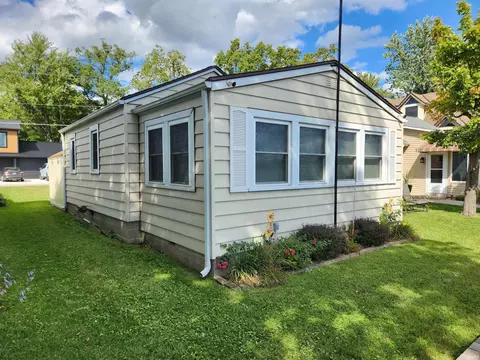 Exterior - 407 E Cable Ln, Syracuse, IN 46567 photo 1 of 4
