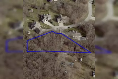 55902 Little Creek Ln, Middlebury, IN 46540