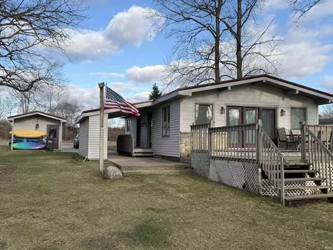 6420 S 085 E, Wolcottville, IN 46795