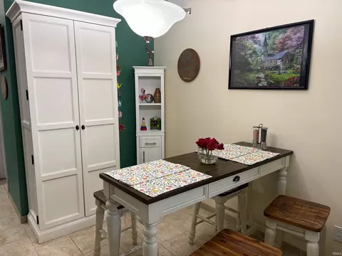 Dining - 706 E Pepperridge Dr, Bloomington, IN 47401 photo 2 of 4