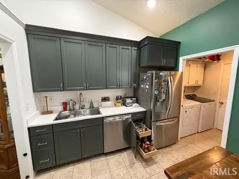 Kitchen - 706 E Pepperridge Dr, Bloomington, IN 47401 photo 2 of 4