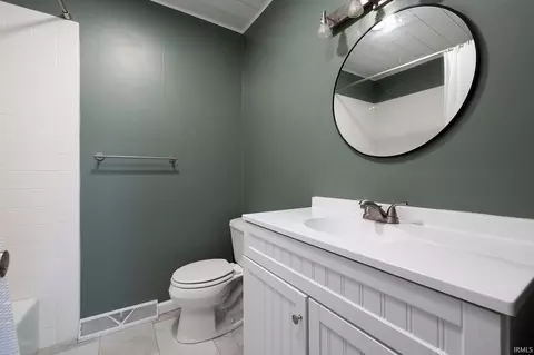 Bath - 1419 Elliston Dr, Bloomington, IN 47401 photo 1 of 2