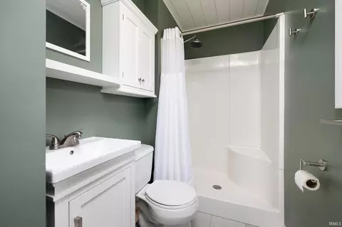 Bath - 1419 Elliston Dr, Bloomington, IN 47401 photo 2 of 2
