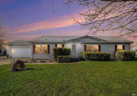 10680 Robin Ln, Plymouth, IN 46563