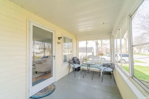 Exterior - 207 E John St, Nappanee, IN 46550 photo 1 of 3