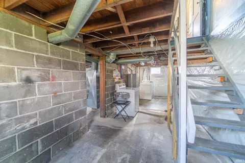 Entry Way - 207 E John St, Nappanee, IN 46550 photo 2 of 2