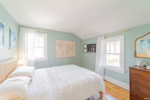 Bedroom - 207 E John St, Nappanee, IN 46550 photo 2 of 6