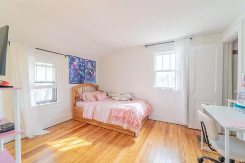 Bedroom - 207 E John St, Nappanee, IN 46550 photo 6 of 6