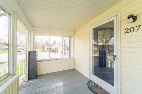 Exterior - 207 E John St, Nappanee, IN 46550 photo 2 of 3