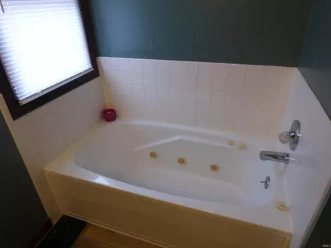 Bath - 200 Heritage Dr, Delphi, IN 46923 photo 2 of 4