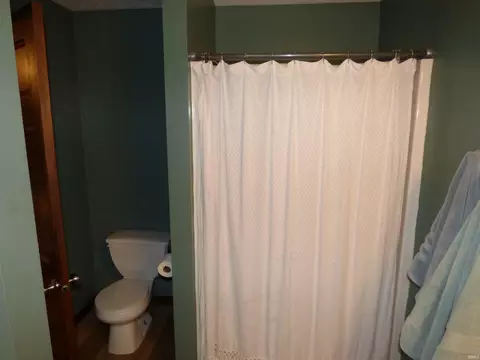Bath - 200 Heritage Dr, Delphi, IN 46923 photo 3 of 4