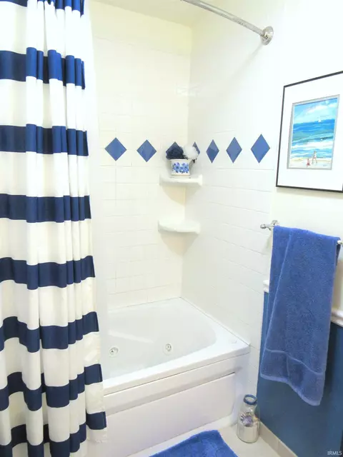 Bath - 714 E Allendale Dr, Bloomington, IN 47401 photo 3 of 6