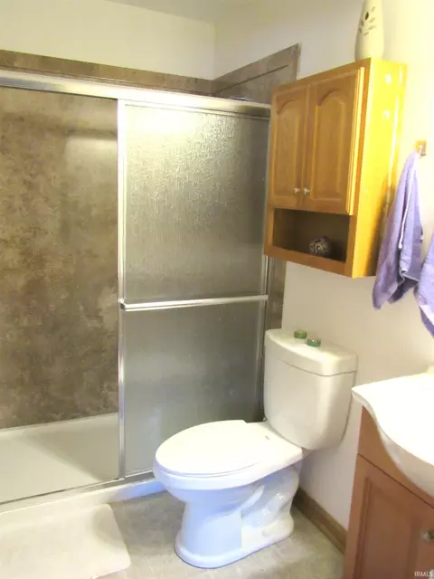 Bath - 714 E Allendale Dr, Bloomington, IN 47401 photo 6 of 6