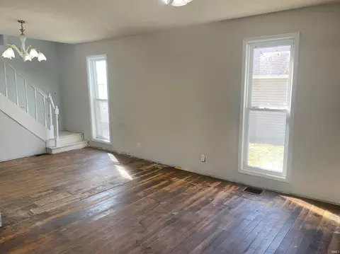 Living - 347 E Main St, Wabash, IN 46992 photo 2 of 6