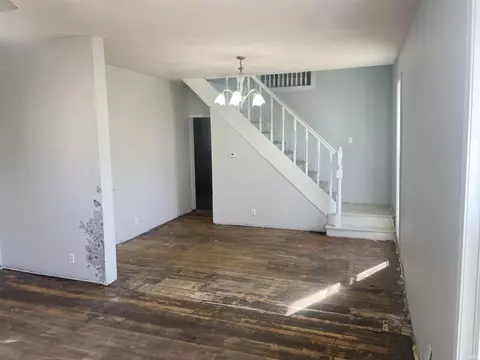 Living - 347 E Main St, Wabash, IN 46992 photo 3 of 6