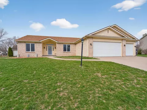 11203 Glenbarr Dr, Fort Wayne, IN 46818