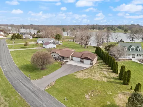 4 Orchard Rd, Loogootee, IN 47553