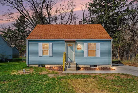 55849 Mayflower Rd, South Bend, IN 46619