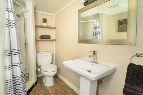 Bath - 205 E Sunny Slopes Dr, Bloomington, IN 47401 photo 2 of 2