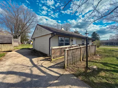 1902 Edgemont Way, Anderson, IN 46011